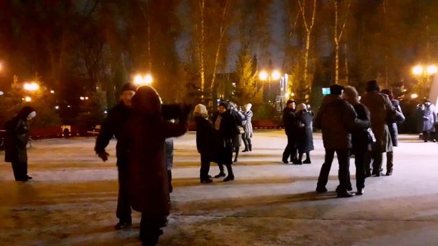 ТОПОЛИНЫЙ ПУХ!❄??/ТАНЦЫ В ПАРКЕ ГОРЬКОГО ХАРЬКОВ ДЕКАБРЬ 2020 смотреть онлайн