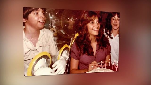 Паренёк никогда в жизни не покидал этот "ПУЗЫРЬ" костюм... Его история достойна УВАЖЕНИЯ... смотреть онлайн