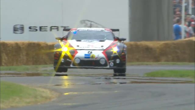 Lexus LFA GT's V10 screams at FOS смотреть онлайн