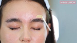 КОРРЕКЦИЯ БРОВЕЙ ВОСКОМ / ВАКСИНГ БРОВЕЙ. Бесплатный урок