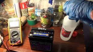 Заливка электролита в Тюменский аккумулятор 6МТС-9.