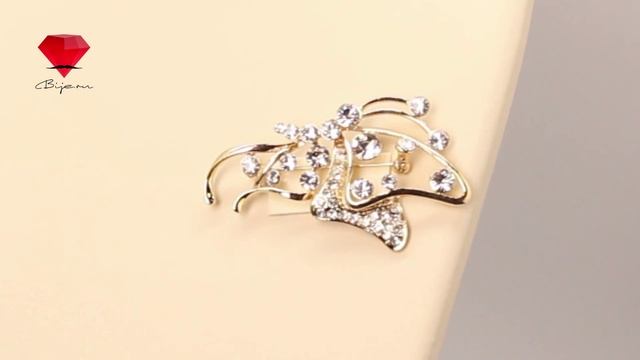 Bije.ru: Позолоченная брошь в форме бабочки с кристаллами Swarovski Minerva (Минерва) смотреть онлайн