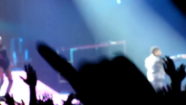 Usher - Love In This Club - Live @ Lyon Halle Tony Garnier 18/01/2011 смотреть онлайн