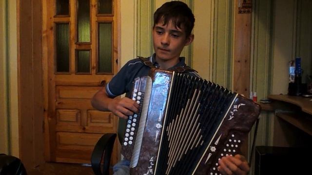 Над окошком месяц смотреть онлайн