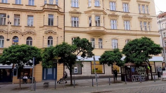 Городская часть Прага 7. Площадь Штроссмайера с готической церковью святого Антония Падуанского. смотреть онлайн