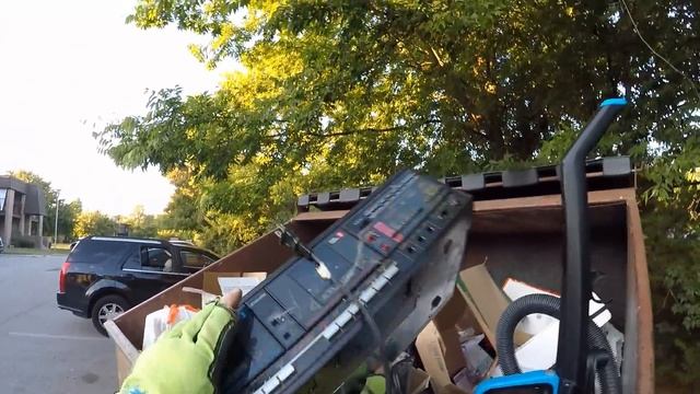 Got Some DUMPSTER DIVE Action For Ya! смотреть онлайн