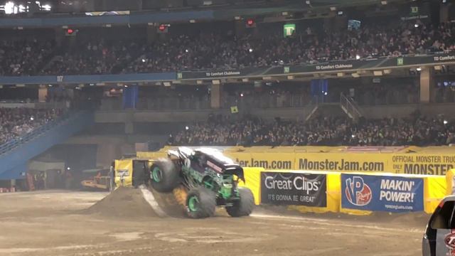 Grave Digger - Monster Jam - Rogers Centre - Toronto - 01/14/18 смотреть онлайн