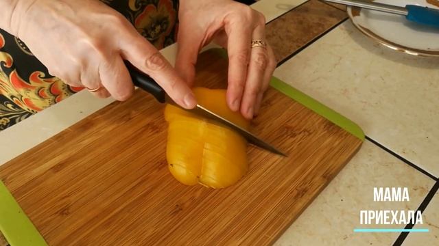 Салат с жареным сыром халуми / Salad with Halloumi grilled cheese смотреть онлайн