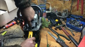 Huter BS-45.Когда нет настроения к одному прибавить два то неси бензопилу в мастерскую)