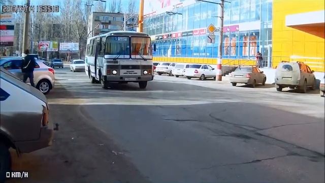 Видеорегистратор GS1000 со скоростью на экране. смотреть онлайн
