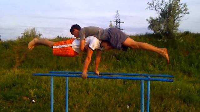 Двойной горизонт на брусьях !!! смотреть онлайн