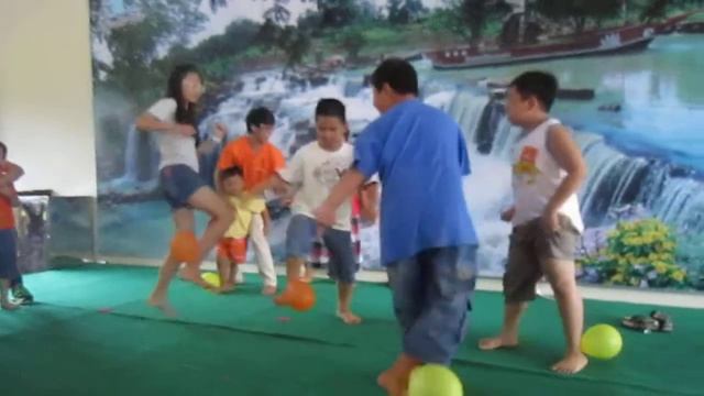 VBSC kids play team work game смотреть онлайн