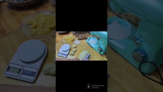 Сдобная выпечка . Булочки с творогом и ягодами . Булочки с яблоками и персиками. ?????? смотреть онлайн