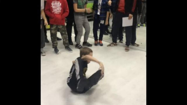 Артем и Ко на Баттле по Брейк-Дансу смотреть онлайн