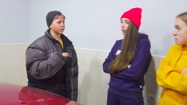 Кеша Убедил ДРУЗЕЙ И СТАРШУЮ СЕСТРУ КАПУ ЧТО ОН МИЛЛИОНЕР!! смотреть онлайн