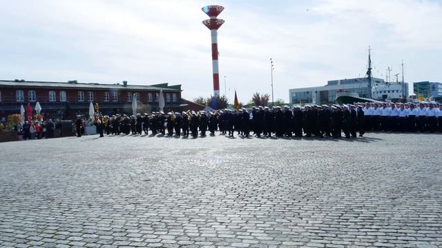 Einmarsch Ehrenformation Marineoperationsschule mit Anchors Aweigh! - Gelöbnis 4.5.2023 Bremerhaven смотреть онлайн