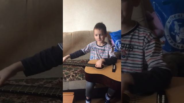 Первая песня случается в жизни каждого смотреть онлайн