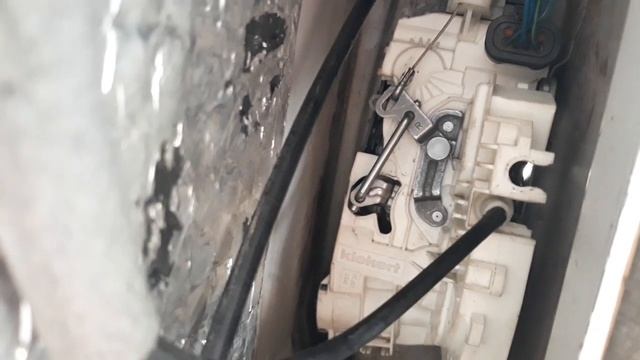 Мерседес Спринтер - проблема с открытием замка задней двери смотреть онлайн