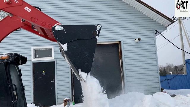 Чистим снег погрузчиком QUADTRAC SSL120MAX смотреть онлайн