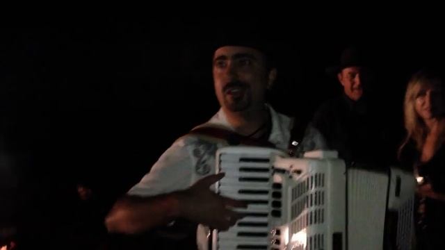 Larry the Cable Guy joins "Accordion Cowboy" Chris Rybak on GIT 'ER DONE song! смотреть онлайн