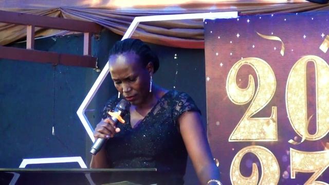 Sunday service | The one in you is greater the one in the world смотреть онлайн