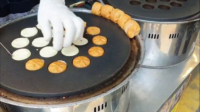 손이 계속가는 한국 시장의 길거리 음식 국화빵//Korean market street food chrysanthemum bread//どんどん食べ韓国市場料理 菊 パン смотреть онлайн