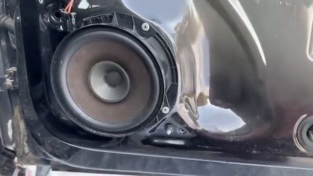 Замена штатных динамиков на DL AUDIO RAVEN 200 в VW POLO SEDAN смотреть онлайн