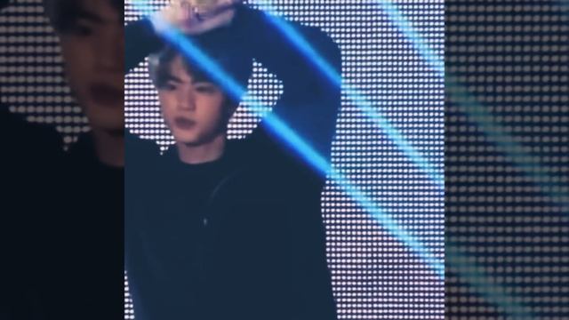 "one day I will leave my 6 flowers and millions of butterflies" Don't say that Jin ?? смотреть онлайн