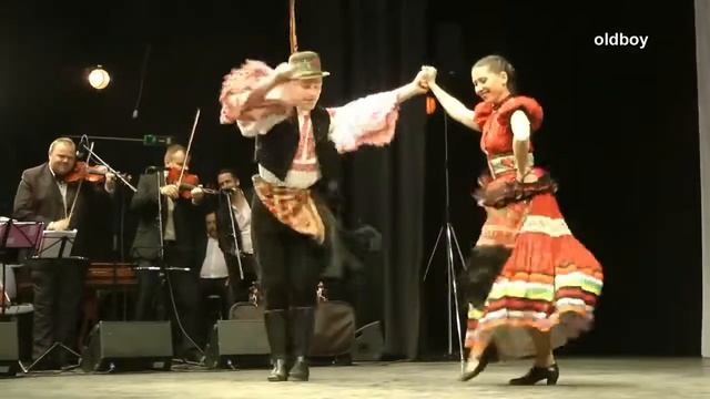 Genuine Hungarian czardas (Matyo csardas)- an amazing performance смотреть онлайн