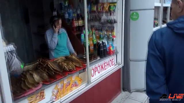 Торговля стерлядкой на вокзале Тобольска смотреть онлайн