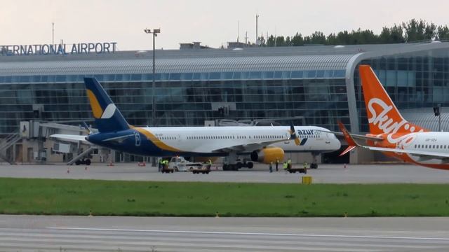 Spotting in Lviv | Boeing 757-300 (Azur Air Ukraine) FIRST TIME at LWO смотреть онлайн