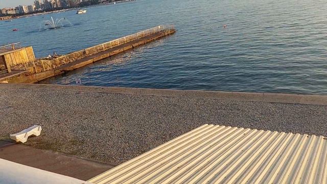Пустой пляж, Геленджик, кто знает название и причину? смотреть онлайн