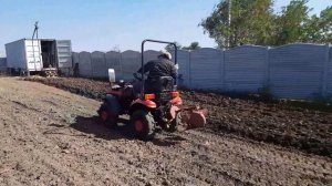 МТЗ 152(Беларус 152) Вспашка огорода плугом ПУ 00.000