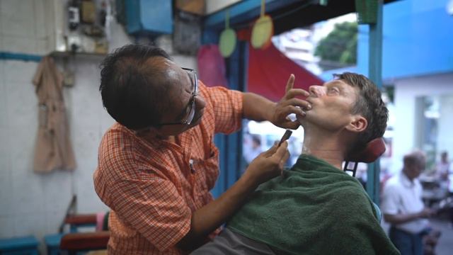 💈 Wet Shave At Colorful Local Neighborhood Street Barber Shop | Yangon Myanmar смотреть онлайн