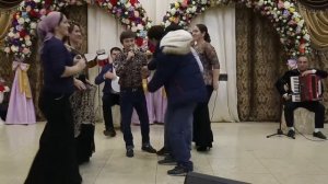 Гигабайт танцует на протяжении 5 минут