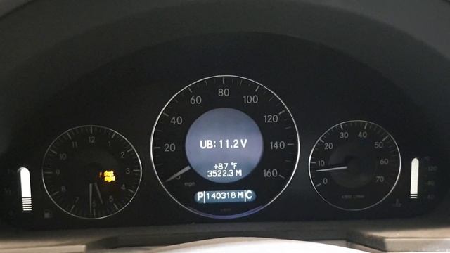 2004 Mercedes E500, W211: Red Battery on Dash: Visit Workshop!: Testing Alternator on Dash shows 11 смотреть онлайн