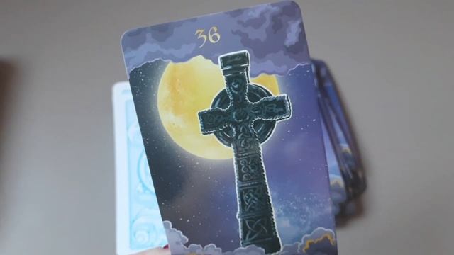 Оракул Полнолуние: красивые изображения, но очень плохое качество. смотреть онлайн
