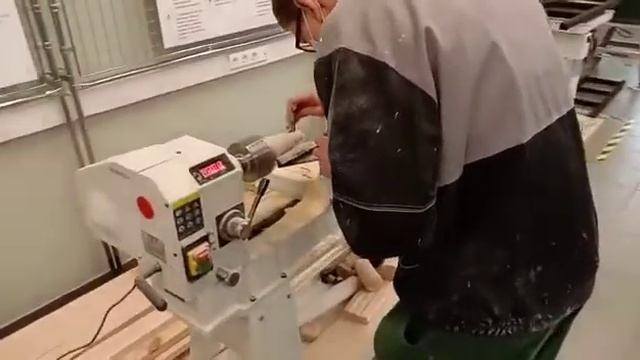 Мастер-час/Деревообрабатывающая мастерская/Мастер и подмастерье смотреть онлайн