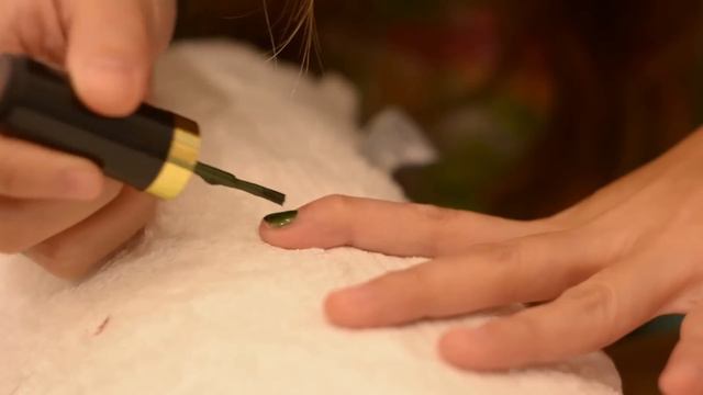 Revlon Magnetic Nail Polish By Erica Paredes смотреть онлайн