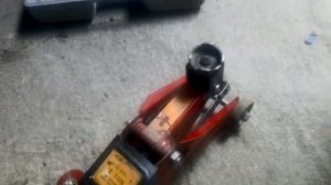 Подкатной домкрат 2 тонник