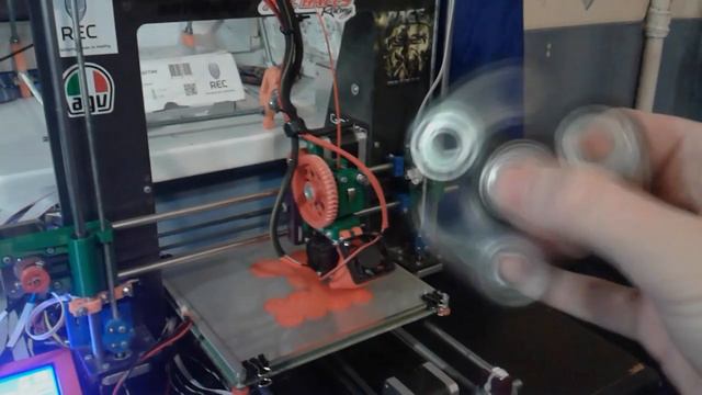 Спиннер из 608 подшипника смотреть онлайн