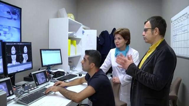 TrueBeam Radiotherapy System & IORT смотреть онлайн