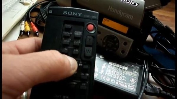 SONY CCD-TR840E HANDYCAM CAMCORDER Hi8 XR VIDEO CAMERA 8mm + REMOTE & MANUAL