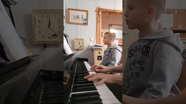 "Новогодний хоровод" смотреть онлайн