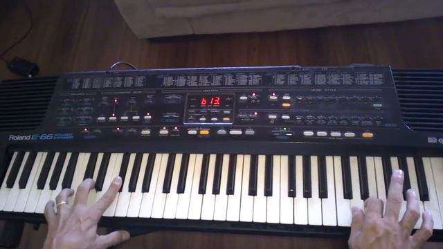 Teclado Roland E66