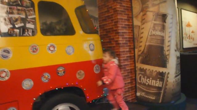 vlog влог челлендж горький перец кишинев распиленный автобус пробуем национальные молдавские блюда смотреть онлайн