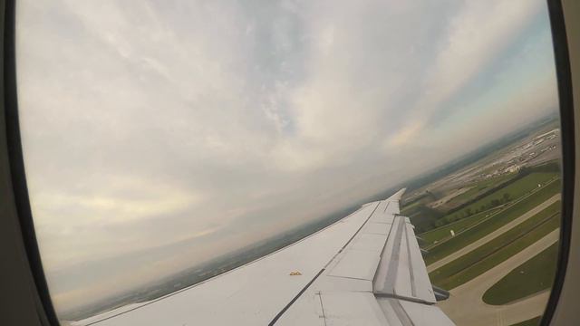 Early morning Take Off at Munich Airport смотреть онлайн