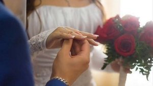 Девочка не спит и не видит снов..  ведь он ей нравится