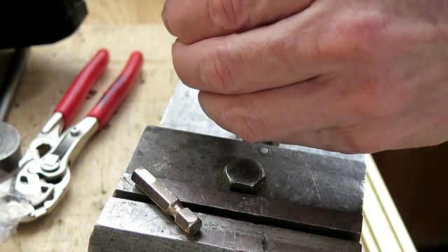 самодельная оснастка (1/4" HEX): бита предварительного нарезания захода для мягких шурупов смотреть онлайн
