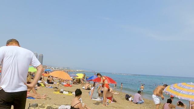 Barcelona Summer // Barceloneta Spain Walking Tour 4K смотреть онлайн